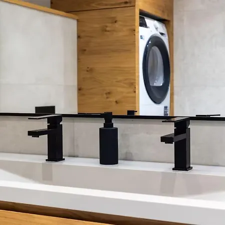 شقة Luxury Penthouse In Area, Balcony & Parking