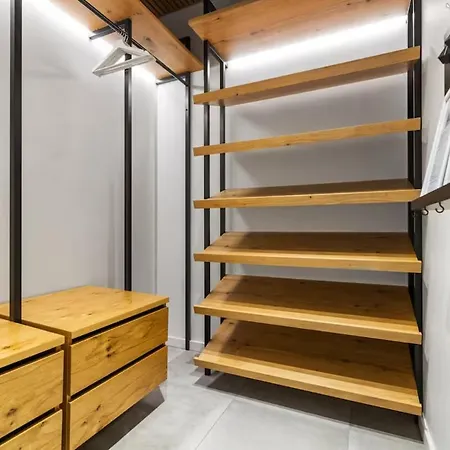 Luxury Penthouse In Area, Balcony & Parking Apartman