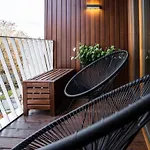 Luxury Penthouse In Area, Balcony & Parking アパート