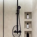 Luxury Penthouse In Area, Balcony & Parking アパート