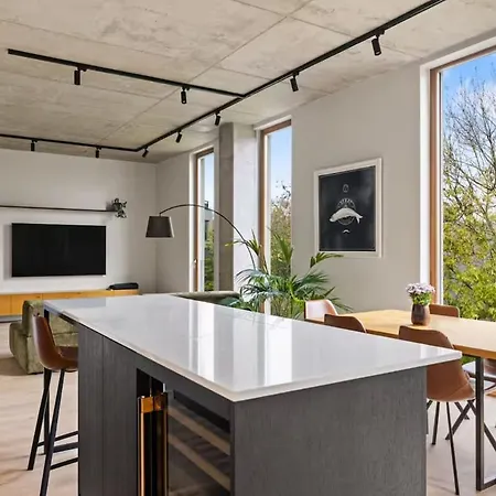 Luxury Penthouse In Area, Balcony & Parking * Tallinn